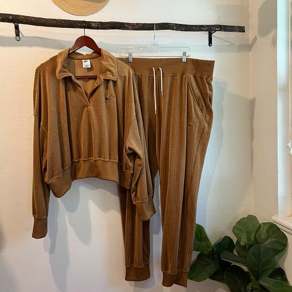 Nike Two Piece Set Size XXL - Tan Waffle Plush Sweater & Jogger Pants - Picture 11 of 16